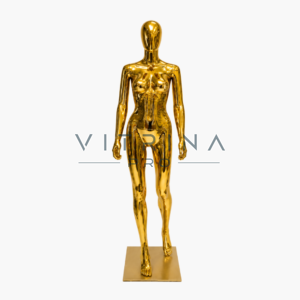 Mannequin de vitrine femme en polyester doré effet chrome miroir avec main sur la hanche