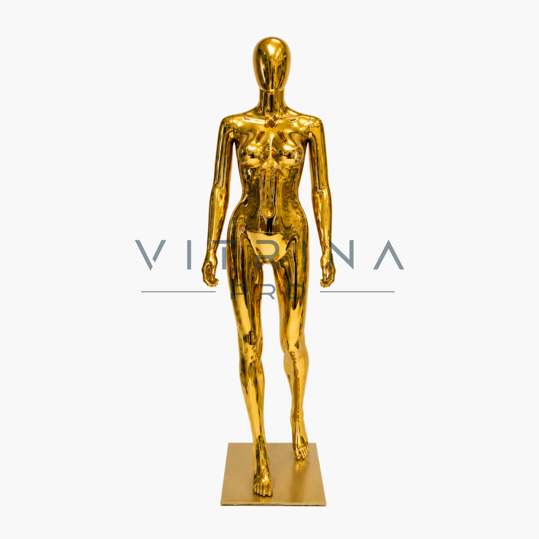Mannequin de vitrine femme en polyester doré effet chrome miroir avec main sur la hanche